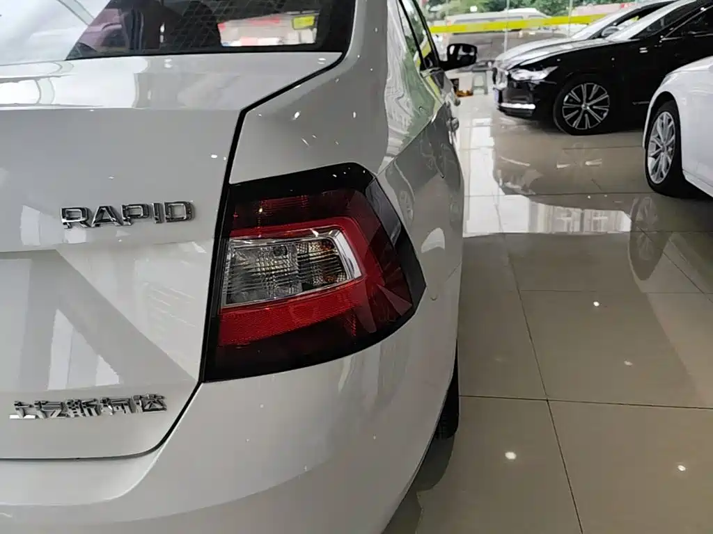Skoda Rapid — фото 8