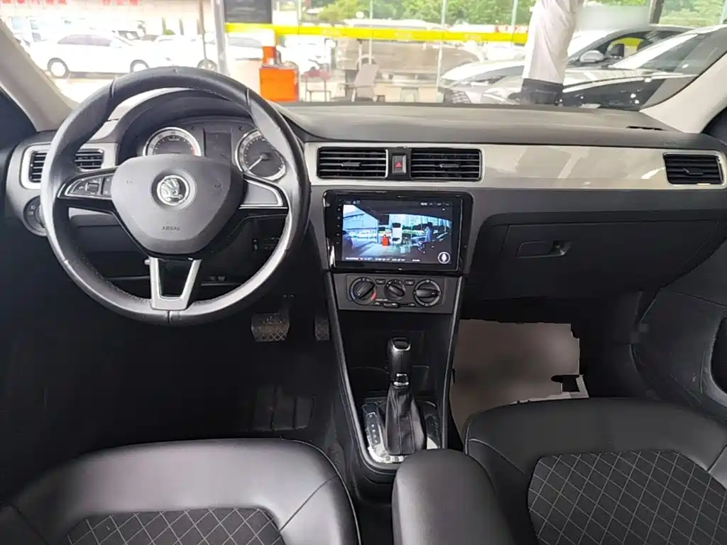 Skoda Rapid — фото 10