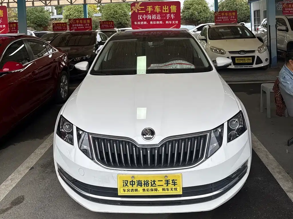 Skoda Octavia — фото 2