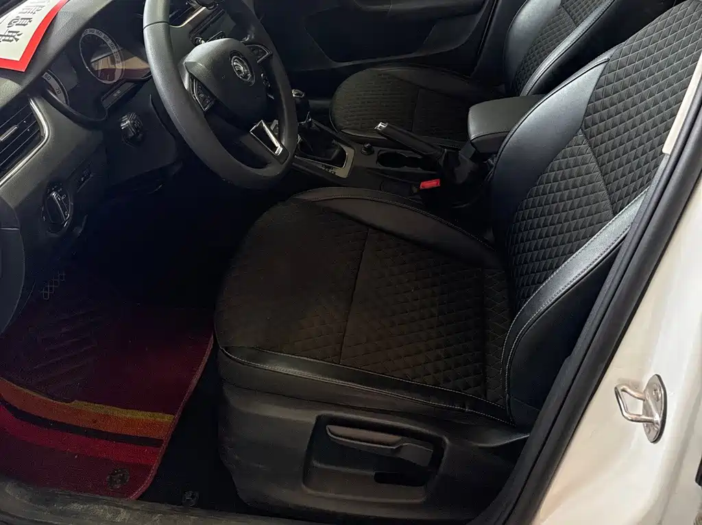 Skoda Octavia — фото 9