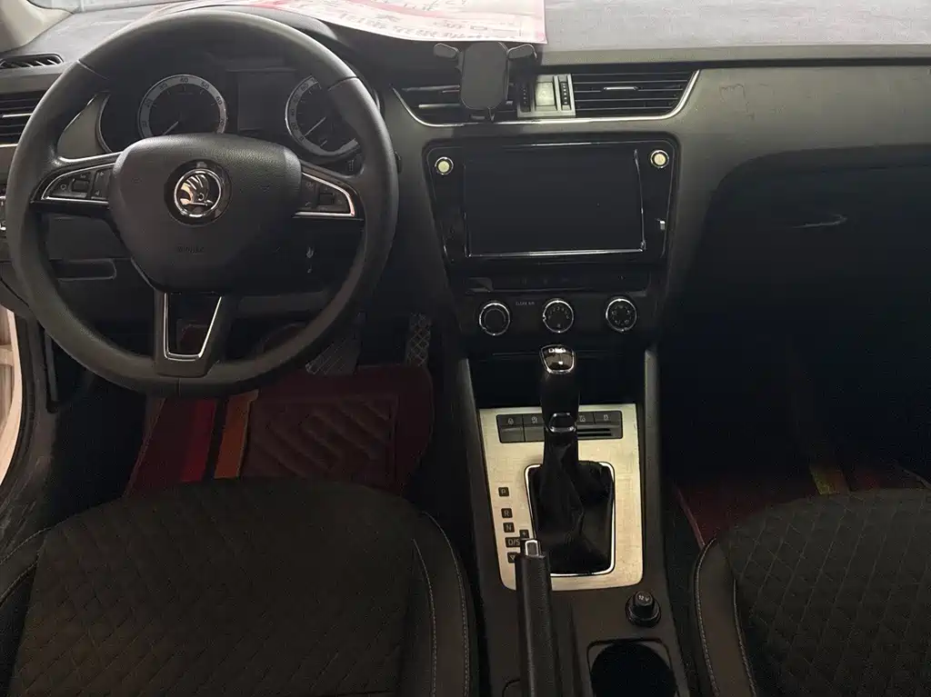 Skoda Octavia — фото 10