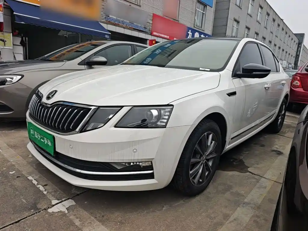 Skoda Octavia — фото 2