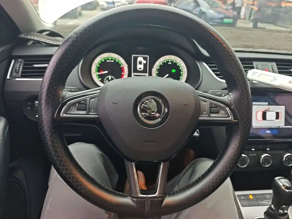 Skoda Octavia — фото 11