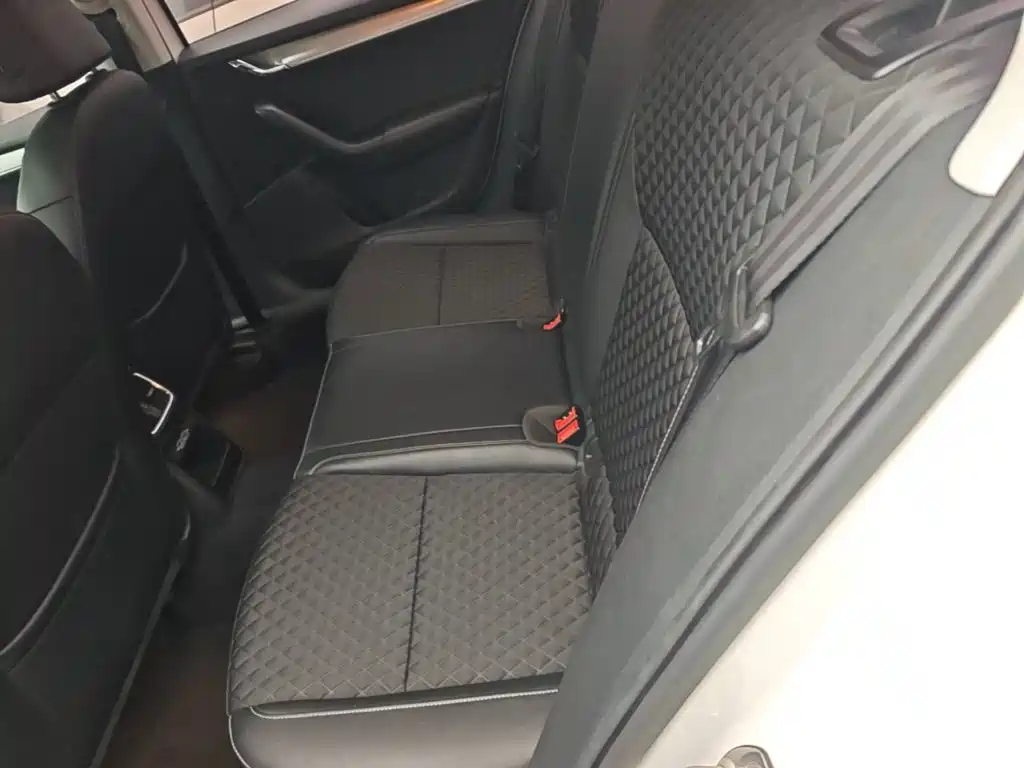 Skoda Octavia — фото 17