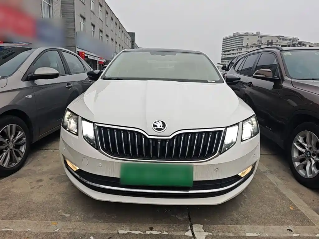 Skoda Octavia — фото 3