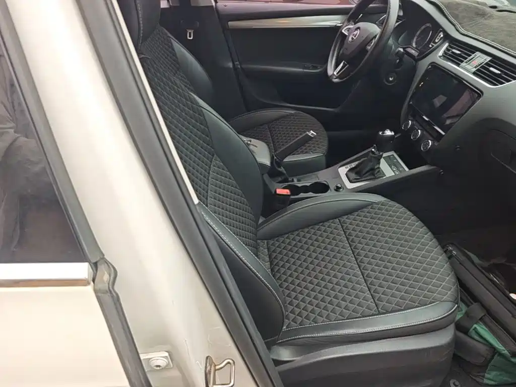 Skoda Octavia — фото 25