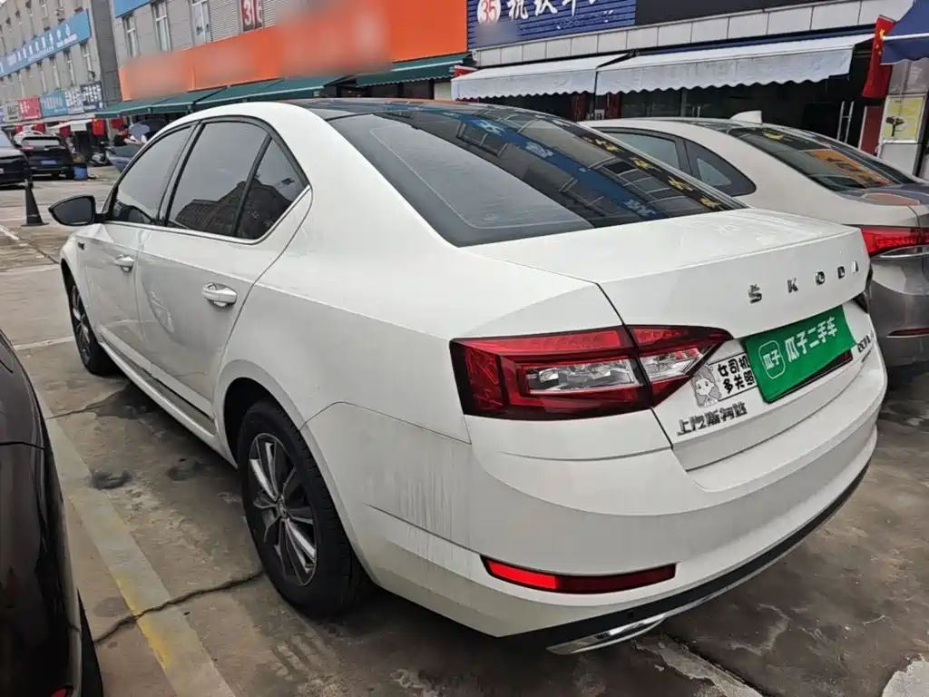 Skoda Octavia — фото 5