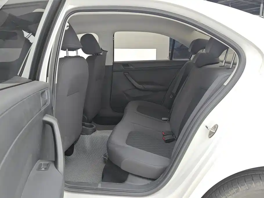 Skoda Rapid — фото 11