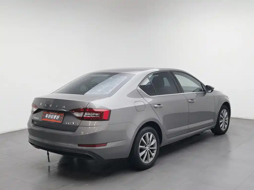 Skoda Octavia — фото 2