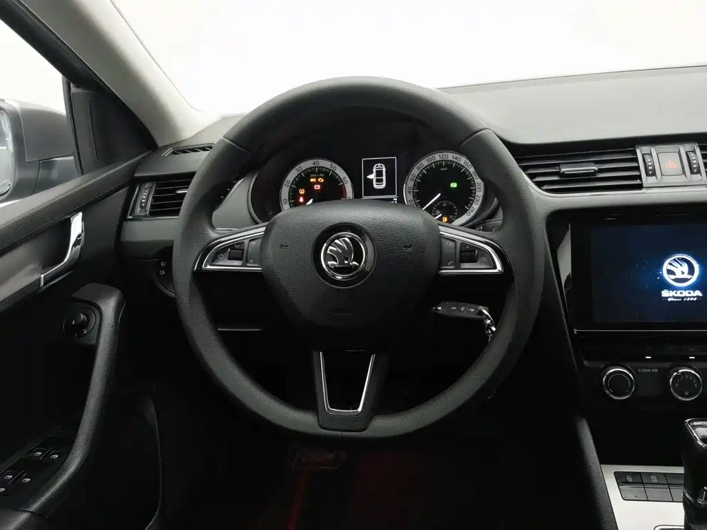 Skoda Octavia — фото 11
