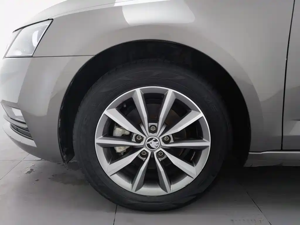 Skoda Octavia — фото 17