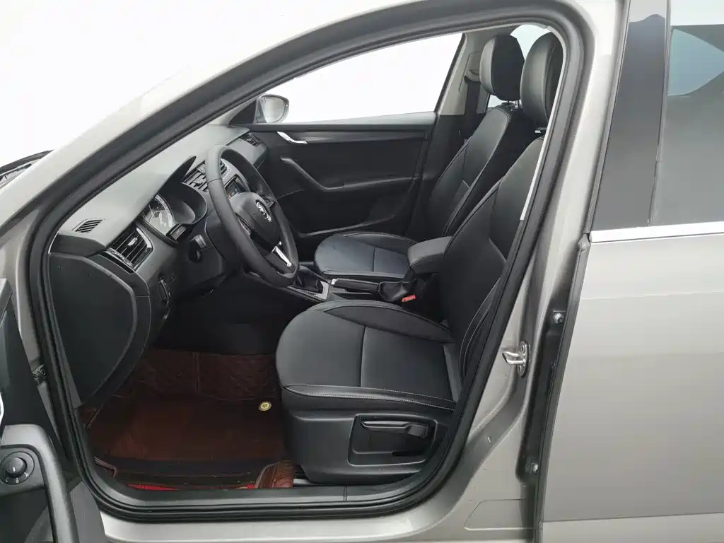 Skoda Octavia — фото 10