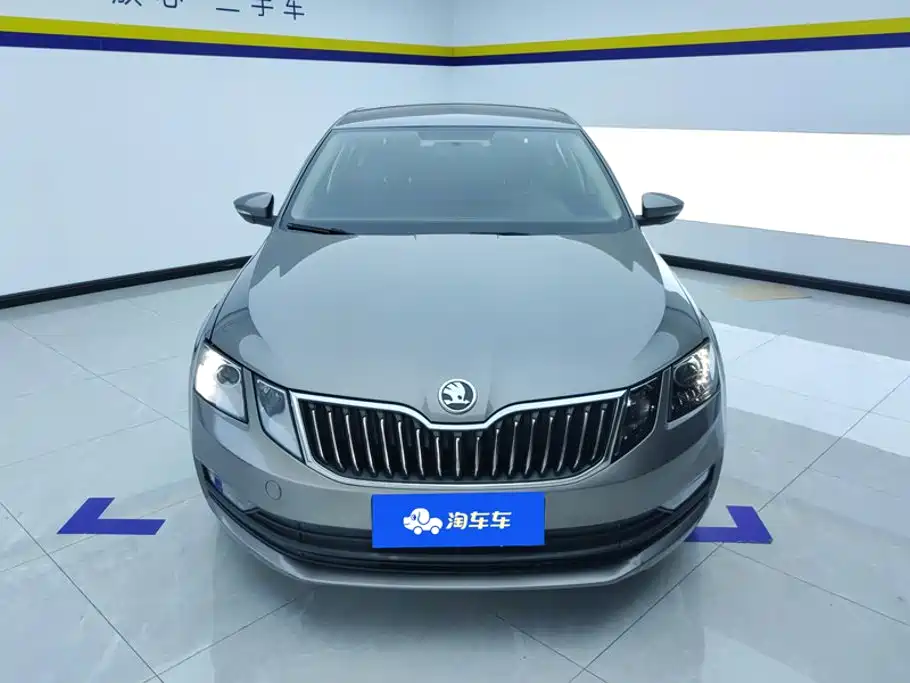 Skoda Octavia — фото 2