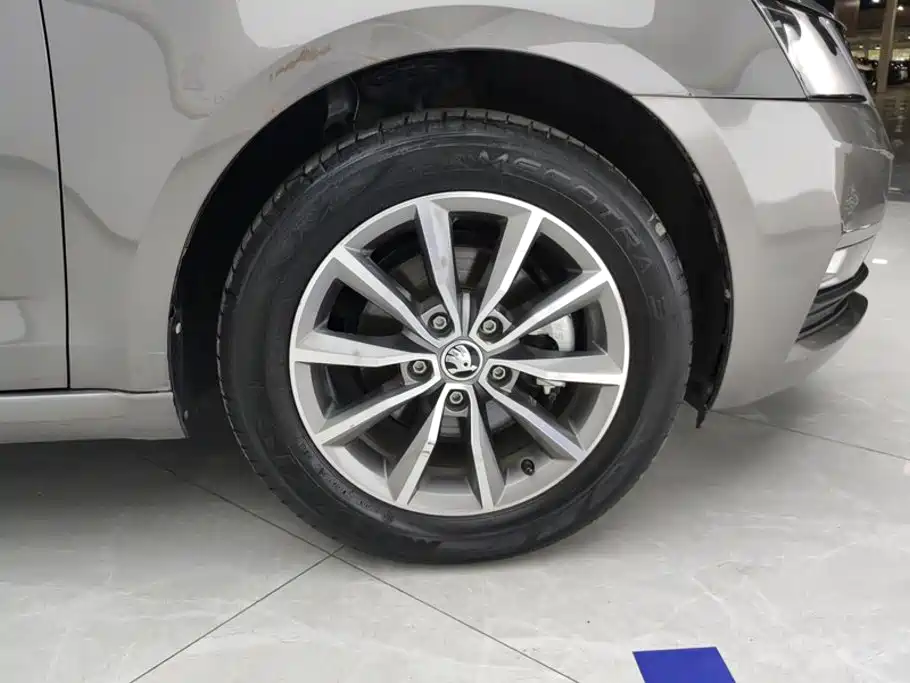 Skoda Octavia — фото 6