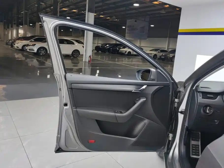 Skoda Octavia — фото 7