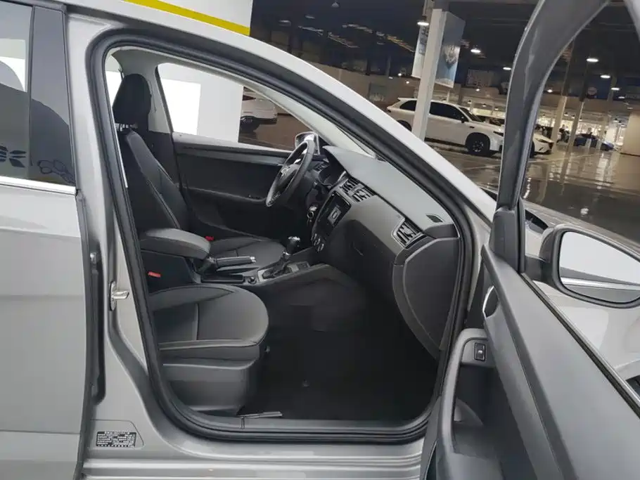 Skoda Octavia — фото 8