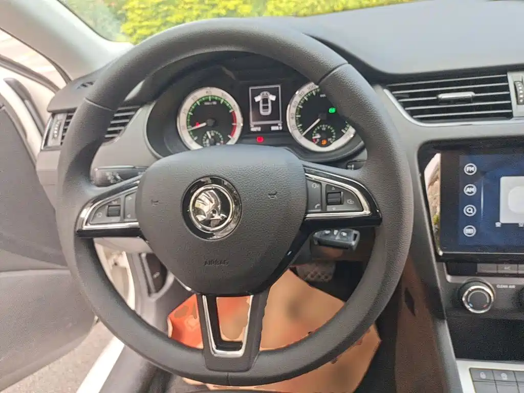 Skoda Octavia — фото 11