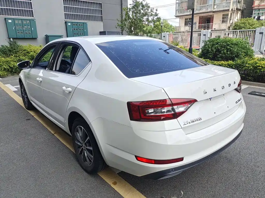 Skoda Octavia — фото 5