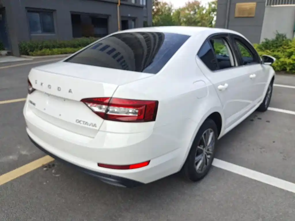 Skoda Octavia — фото 7