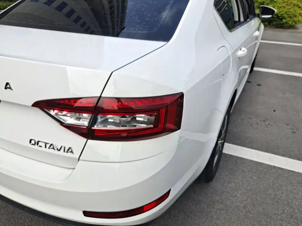 Skoda Octavia — фото 8