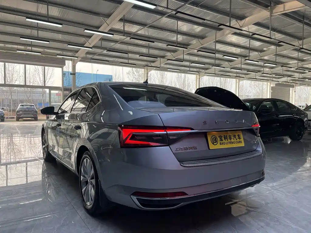 Skoda Superb — фото 5