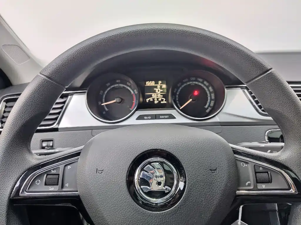 Skoda Rapid — фото 11