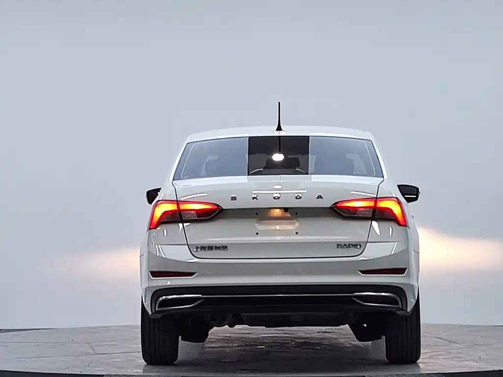 Skoda Rapid — фото 17