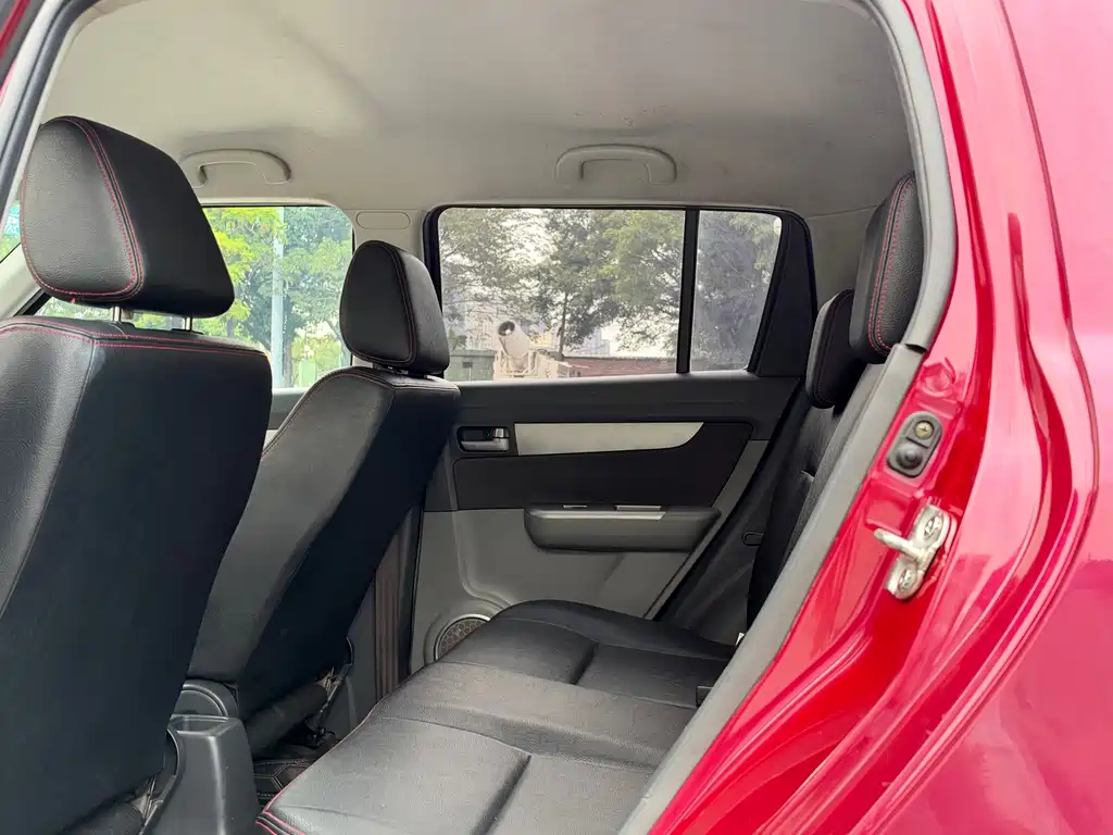 Suzuki Swift — фото 5