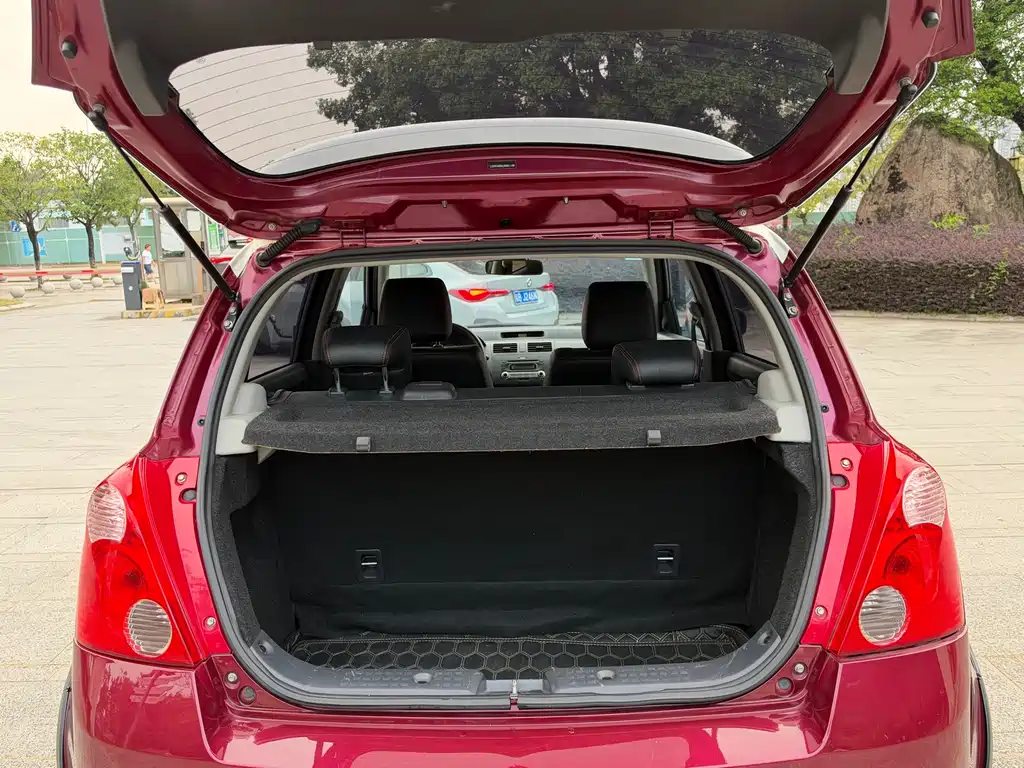Suzuki Swift — фото 10