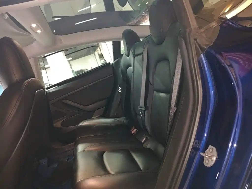Tesla Model 3 — фото 17