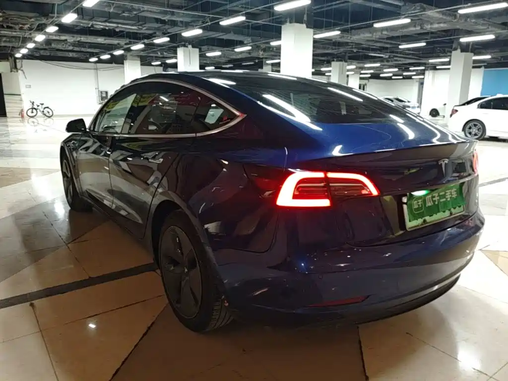 Tesla Model 3 — фото 5