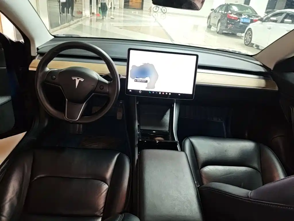 Tesla Model 3 — фото 10