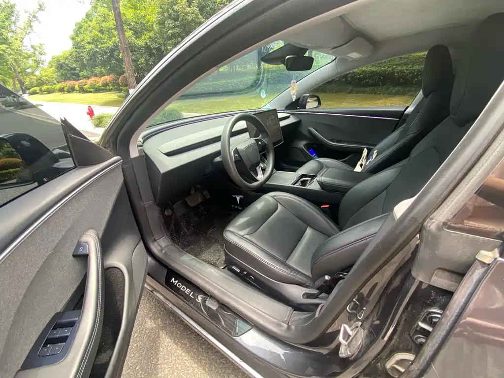 Tesla Model 3 — фото 11
