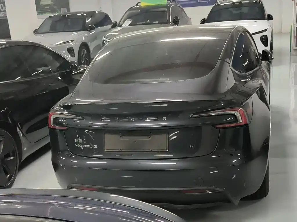 Tesla Model 3 — фото 17