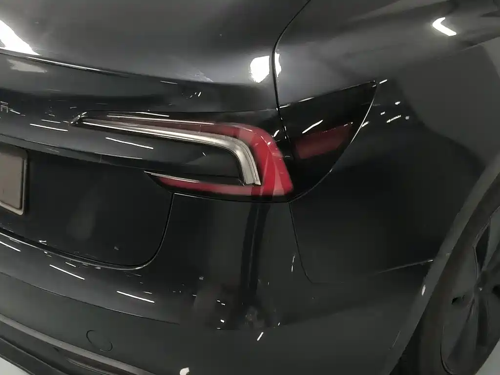 Tesla Model 3 — фото 19