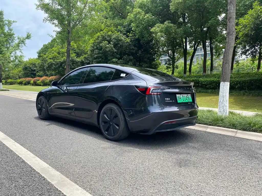Tesla Model 3 — фото 4