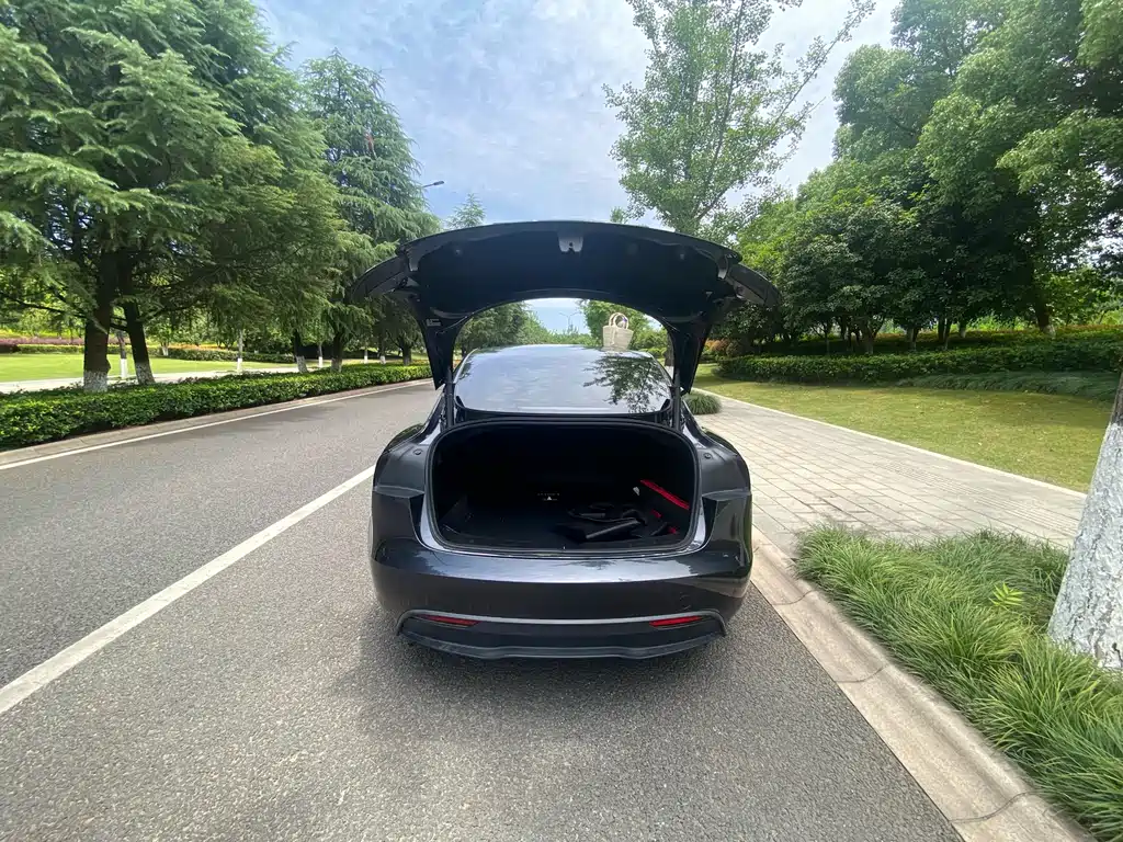 Tesla Model 3 — фото 9