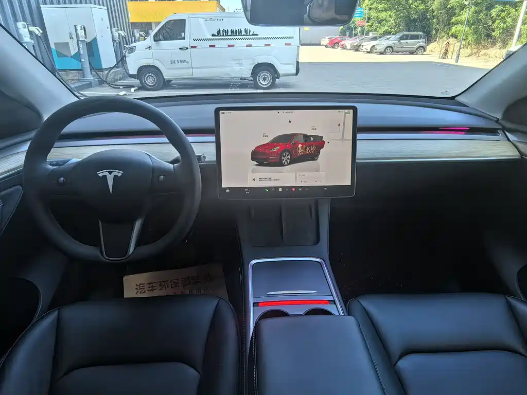 Tesla Model Y — фото 9