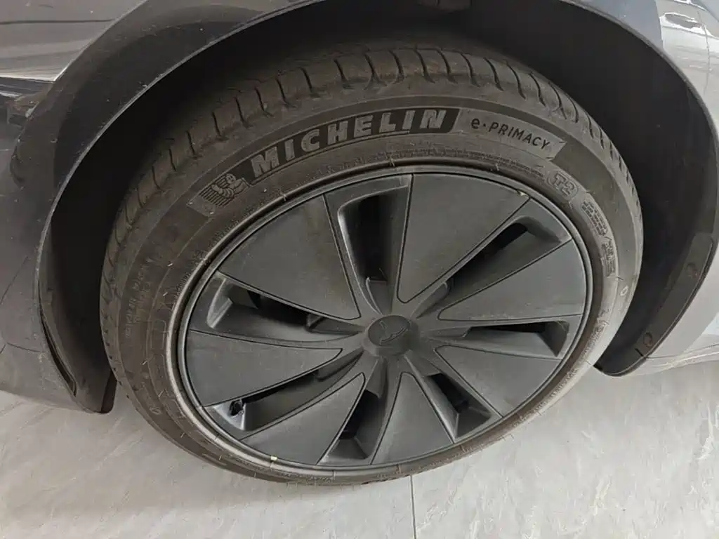 Tesla Model 3 — фото 23