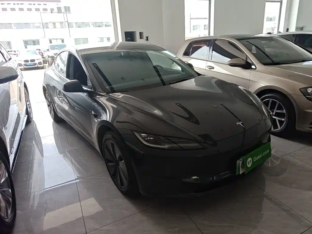 Tesla Model 3 — фото 4