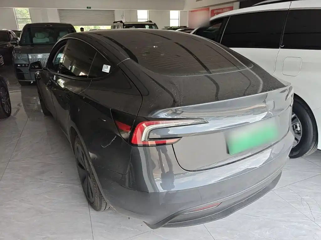 Tesla Model 3 — фото 5