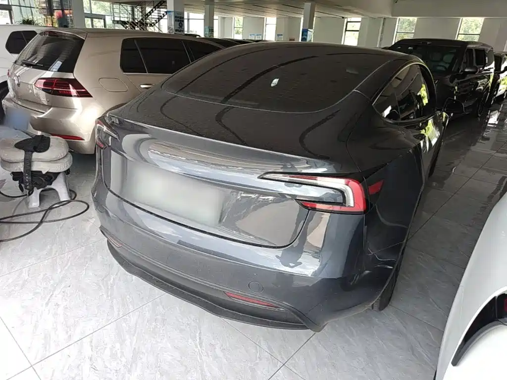 Tesla Model 3 — фото 7