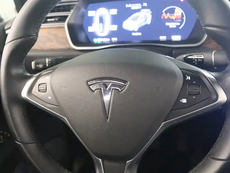 Tesla Model X — фото 5