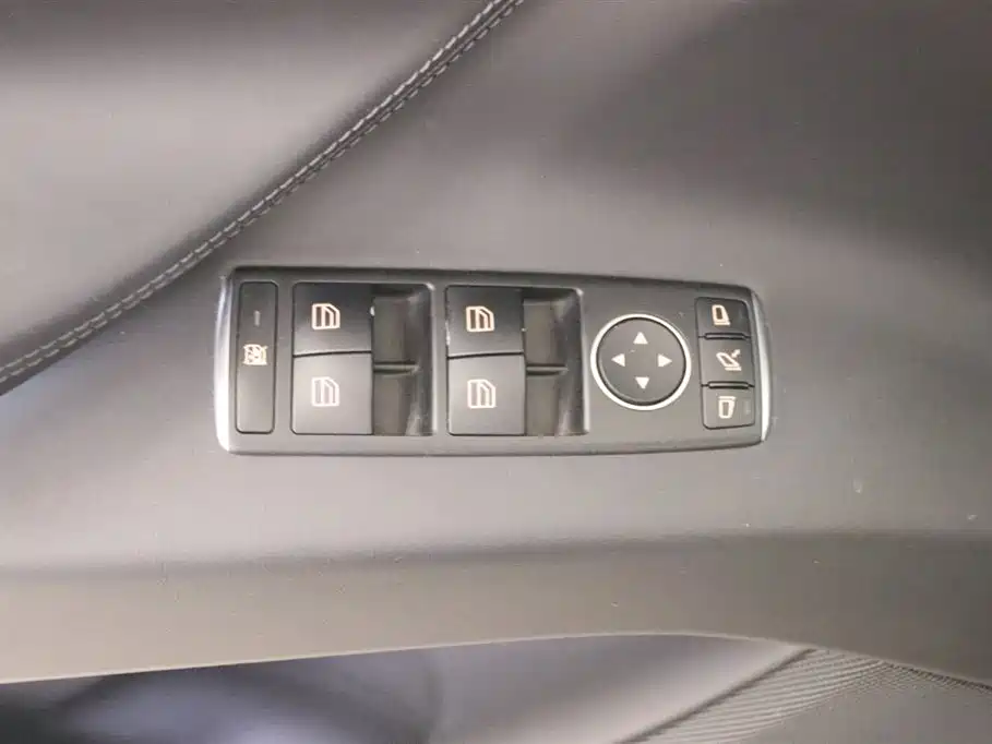 Tesla Model X — фото 9