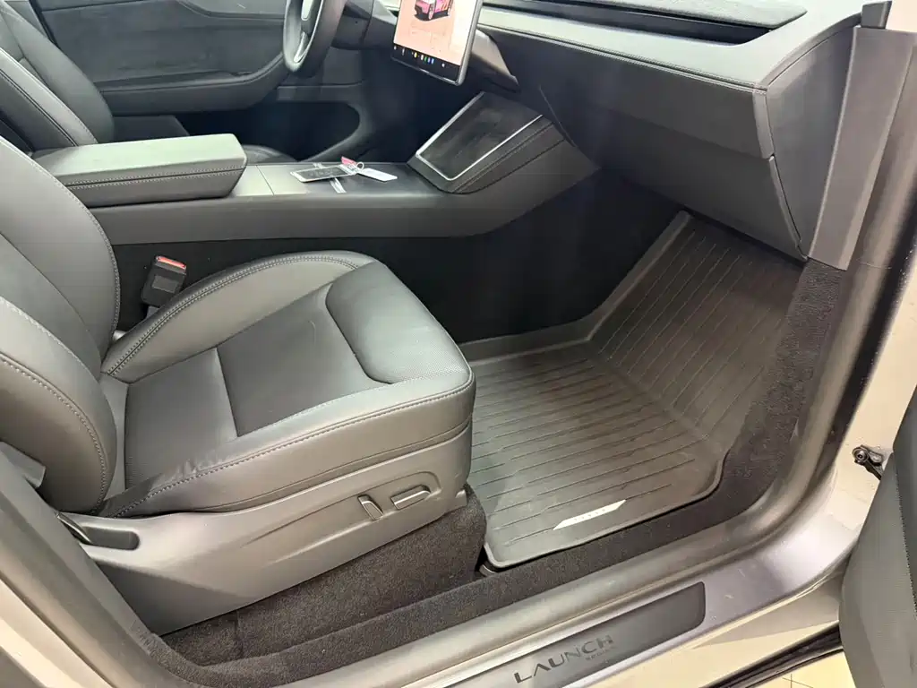 Tesla Model Y — фото 15