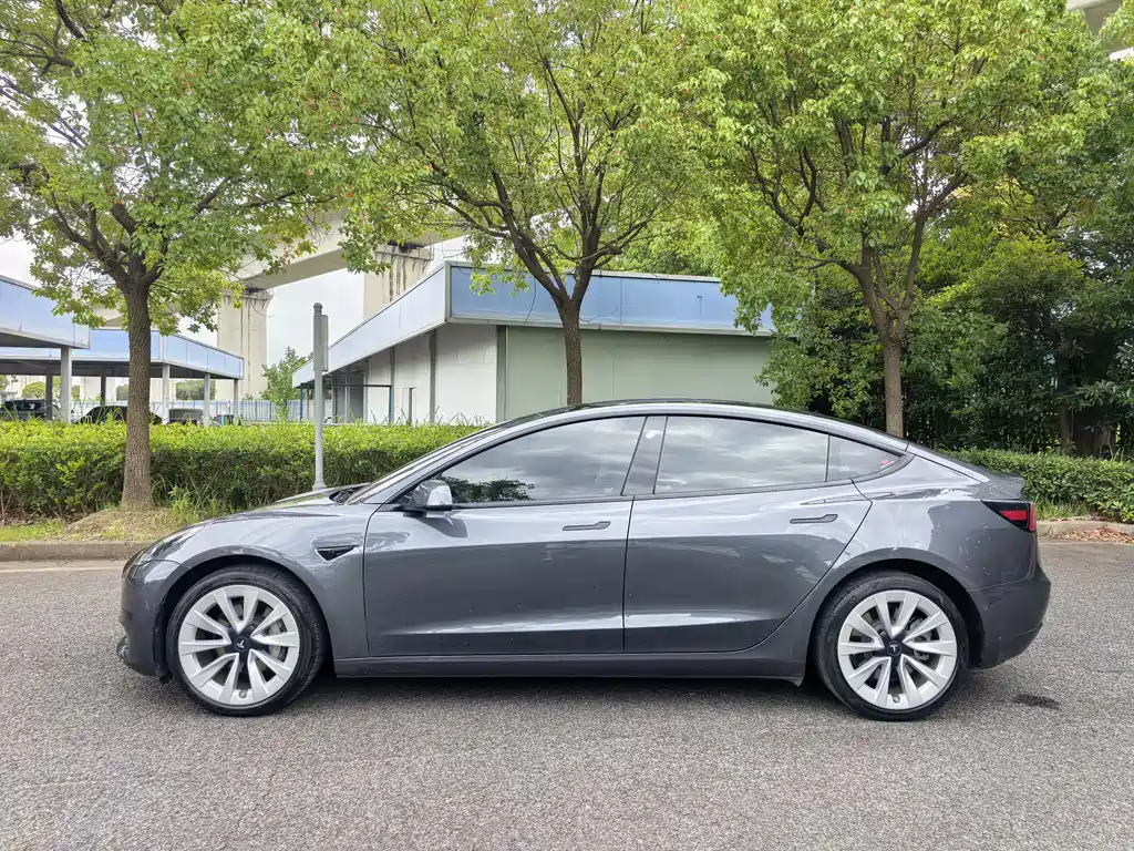 Tesla Model 3 — фото 4