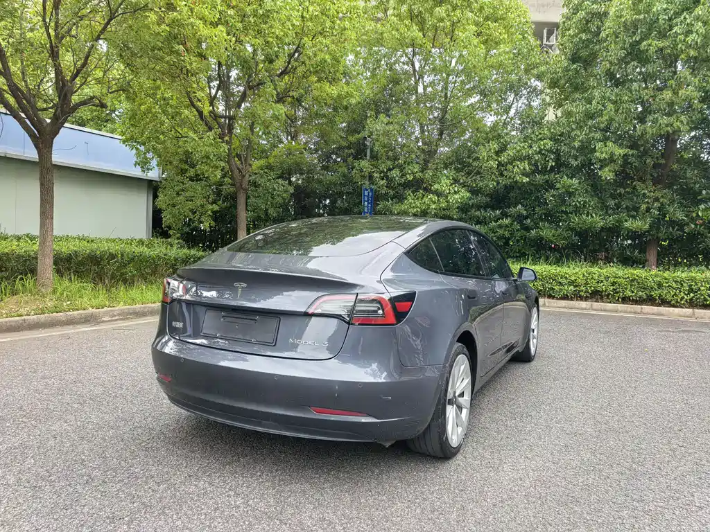 Tesla Model 3 — фото 7