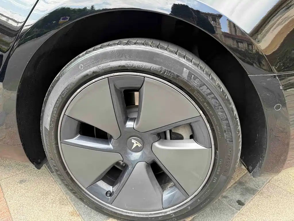 Tesla Model 3 — фото 13