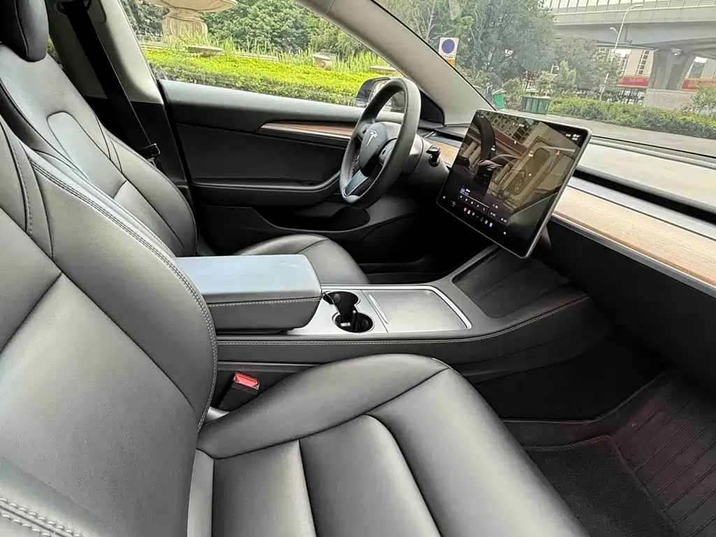 Tesla Model 3 — фото 14