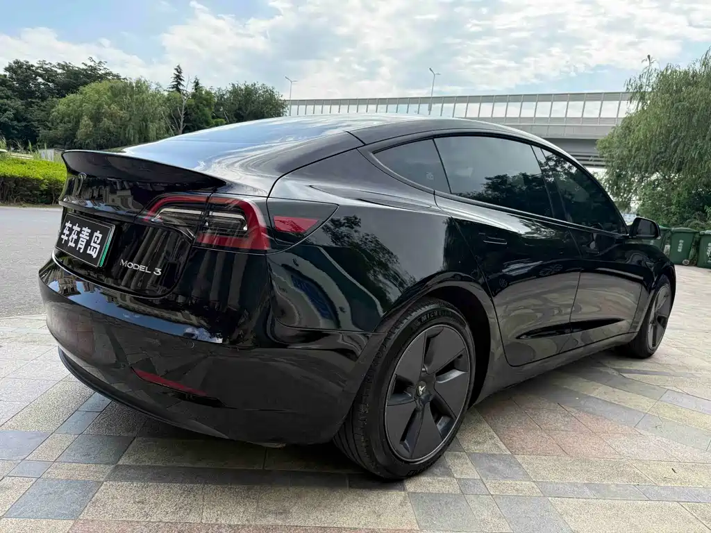 Tesla Model 3 — фото 15